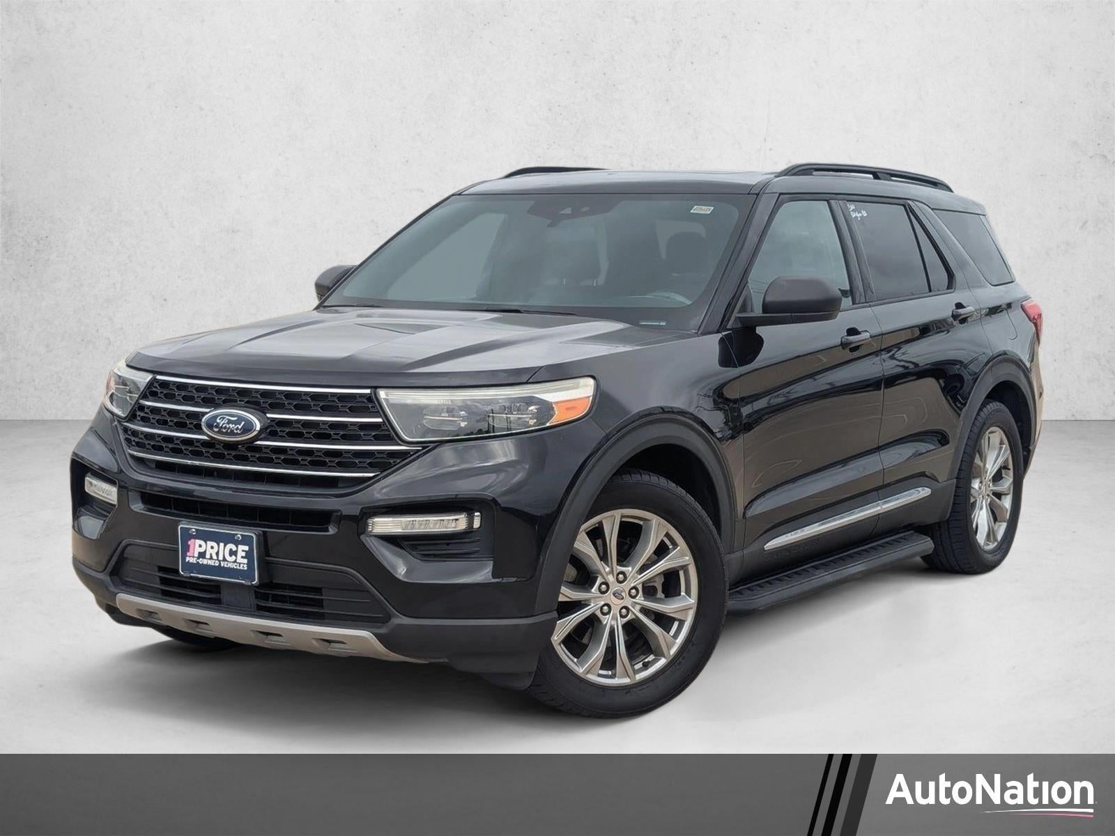2020 Ford Explorer XLT in Black — front three-quarter view