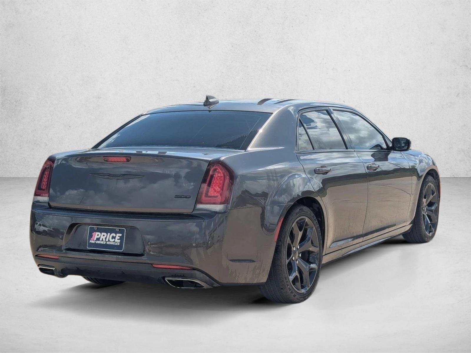 2022 Chrysler 300 — detail view