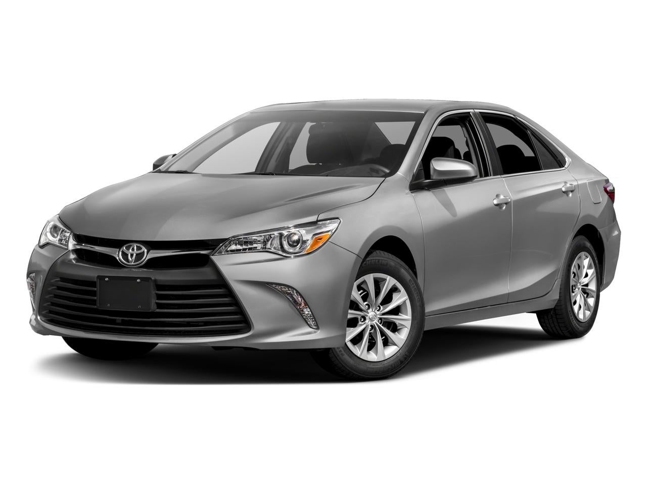 2016 Toyota Camry — detail view