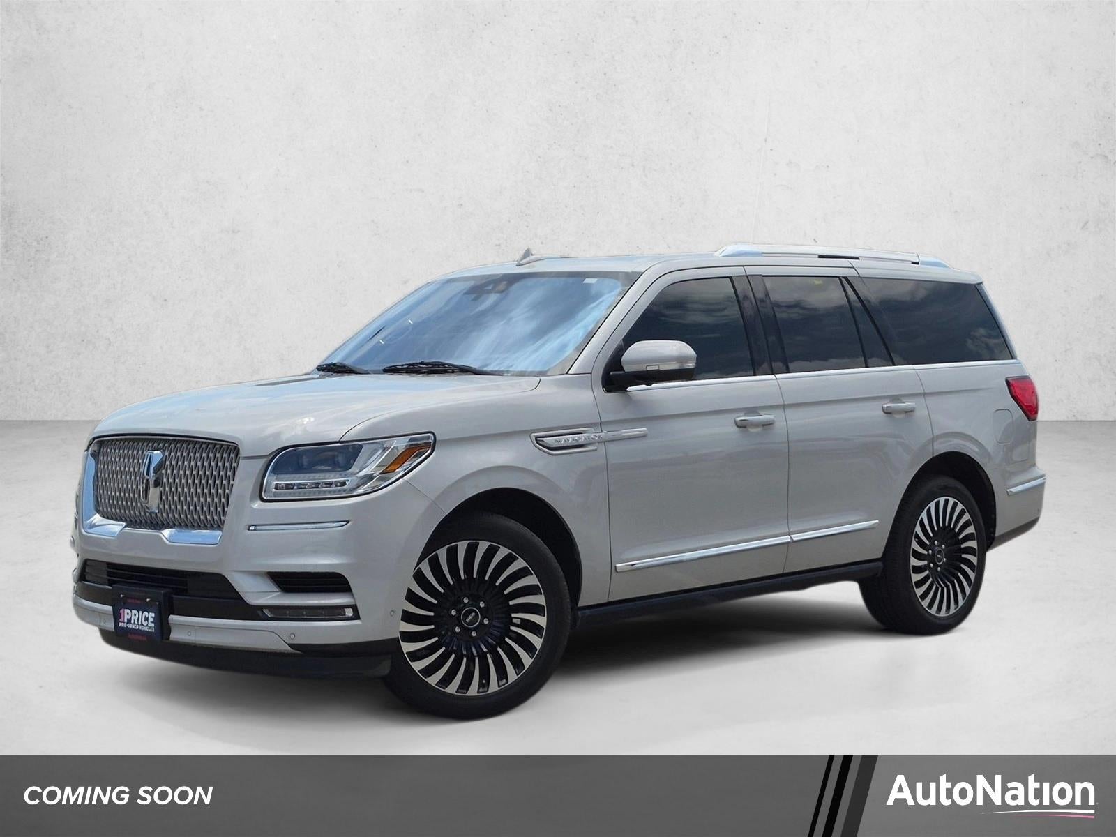 2020 Lincoln Navigator Reserve 4x2 in Ceramic Pearl — front three-quarter view