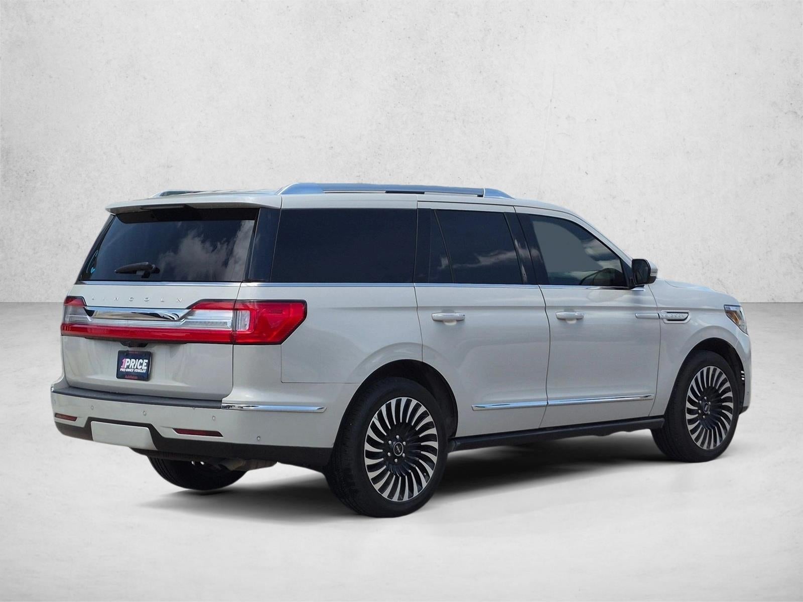 2020 Lincoln Navigator — detail view