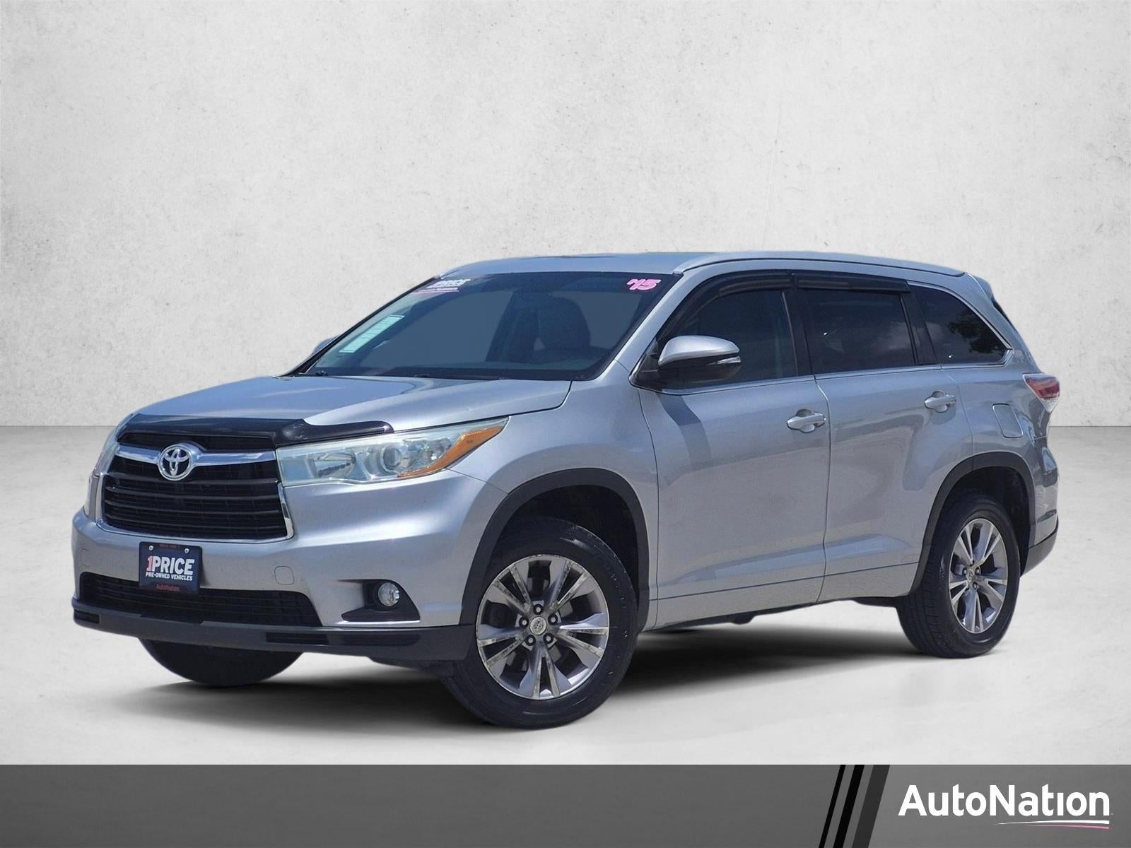 2015 Toyota Highlander FWD 4dr V6 LE Plus (SE) in Silver Sky Metallic — front three-quarter view